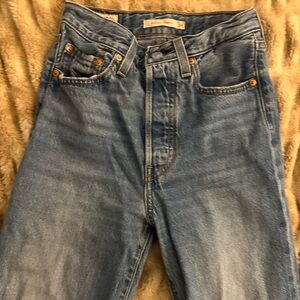 Levi’s Ribcage Straight, size 24, dark wash